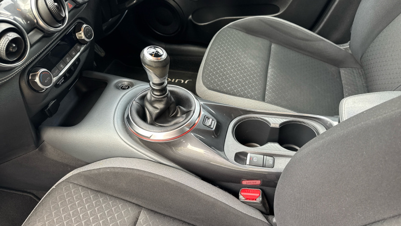 Nissan Juke 1.0 DiG-T N-Connecta 5dr Petrol Hatchback